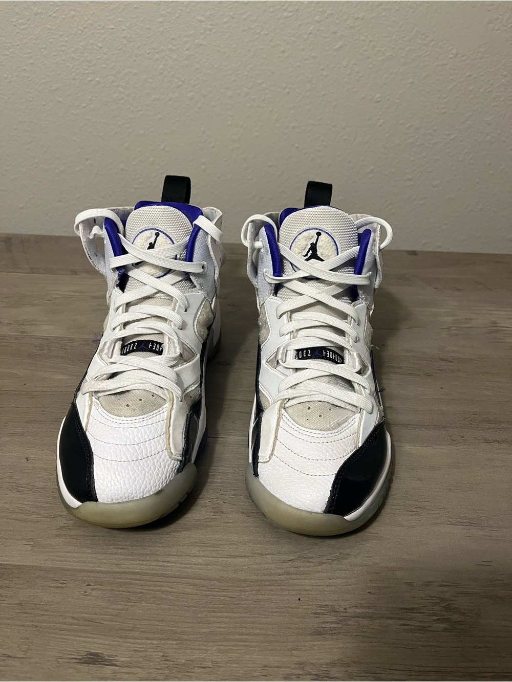 Nike Air Jumpman Two Trey White Basketball Shoes  7Y